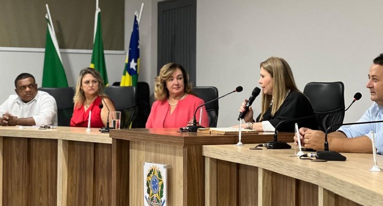 Ana Cláudia Veloso palestra em celebração ao Dia da Mulher em Matrinchã 