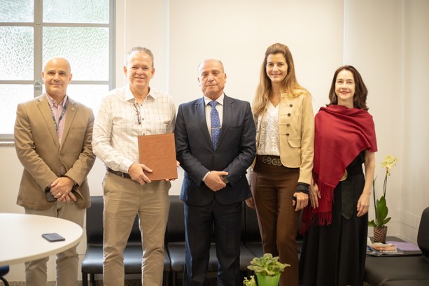 Biblioteca Valdo Teixeira recebe grande doação de obras clássicas