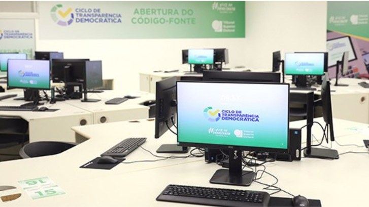 Essa é uma das etapas de auditoria do sistema eletrônico de votação que conferem ainda mais tran...