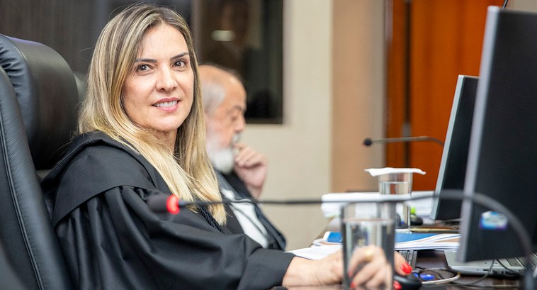 Alessandra Gontijo empossada ouvidora regional eleitoral - capa